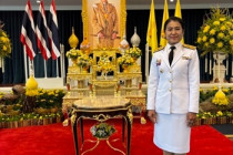 ร่วมถวายแจกันดอกไม้ ลงนามถวายพระพรพระบาทสมเด็จพระเจ้าอยู่หัว พารามิเตอร์รูปภาพ 9