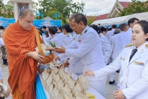 พิธีเจริญพระพุทธมนต์และทำบุญตักบาตรถวายพระราชกุศล ... พารามิเตอร์รูปภาพ 6