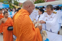 พิธีเจริญพระพุทธมนต์และทำบุญตักบาตรถวายพระราชกุศล ... พารามิเตอร์รูปภาพ 8