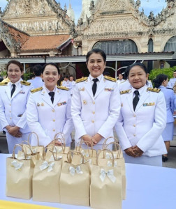 พิธีเจริญพระพุทธมนต์และทำบุญตักบาตรถวายพระราชกุศล ... พารามิเตอร์รูปภาพ 1