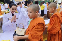 พิธีเจริญพระพุทธมนต์และทำบุญตักบาตรถวายพระราชกุศล ... พารามิเตอร์รูปภาพ 6