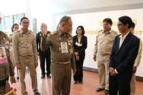 พิธียกช่อพระปรางค์อุโบสถและ ปลูกป่ายางนาเฉลิมพระเกียรติ ... พารามิเตอร์รูปภาพ 21