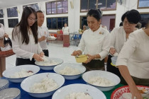 พิธีทำบุญ ตักบาตร ฟังพระธรรมเทศนา เนื่องในเทศกาลวันมาฆบูชา พารามิเตอร์รูปภาพ 17