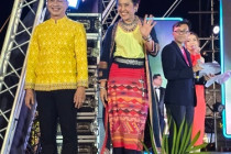 กิจกรรมเดินแบบผ้าไทยการกุศล พารามิเตอร์รูปภาพ 11