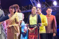 กิจกรรมเดินแบบผ้าไทยการกุศล พารามิเตอร์รูปภาพ 15