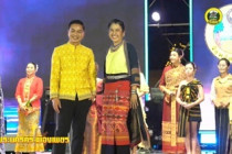 กิจกรรมเดินแบบผ้าไทยการกุศล พารามิเตอร์รูปภาพ 23