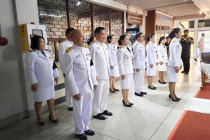 ร่วมถวายน้ำสรงพระบรมศพ เบื้องหน้าพระฉายาลักษณ์ ... พารามิเตอร์รูปภาพ 2