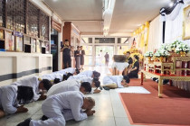 ร่วมถวายน้ำสรงพระบรมศพ เบื้องหน้าพระฉายาลักษณ์ ... พารามิเตอร์รูปภาพ 6