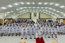 พิธีวางพานพุ่มดอกไม้สดเนื่องในวันพระบิดาแห่งฝนหลวง พารามิเตอร์รูปภาพ 10