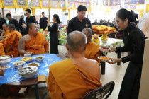 บำเพ็ญกุศล ห้วง 100 วัน แห่งการสวรรคต พารามิเตอร์รูปภาพ 28