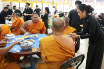 บำเพ็ญกุศล ห้วง 100 วัน แห่งการสวรรคต พารามิเตอร์รูปภาพ 29