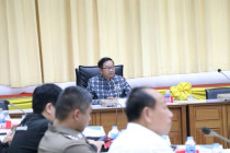 ประชุมคณะกรรมการขับเคลื่อนการบริหารจัดการโครงการพัฒนาพื้นที่หุบกะพงและห้วยทรายใต้ ... พารามิเตอร์รูปภาพ 9