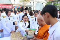พิธีเจริญพระพุทธมนต์ และทำบุญตักบาตร พารามิเตอร์รูปภาพ 6