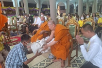 พิธีเจริญพระพุทธมนต์เฉลิมพระเกียรติถวายพระพรชัยมงคลแด่ ... พารามิเตอร์รูปภาพ 17