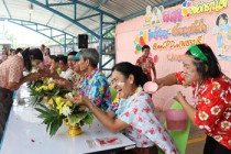 ทำบุญสำนักงานสหกรณ์จังหวัดเพชรบุรี และรดน้ำขอพรผู้สูงอายุ พารามิเตอร์รูปภาพ 1