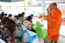 ทำบุญสำนักงานสหกรณ์จังหวัดเพชรบุรี และรดน้ำขอพรผู้สูงอายุ พารามิเตอร์รูปภาพ 13