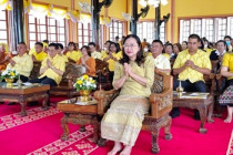 พิธีเจริญพระพุทธมนต์เฉลิมพระเกียรติถวายพระพรชัยมงคลแด่พระบาทสมเด็จพระเจ้าอยู่หัว ... พารามิเตอร์รูปภาพ 6